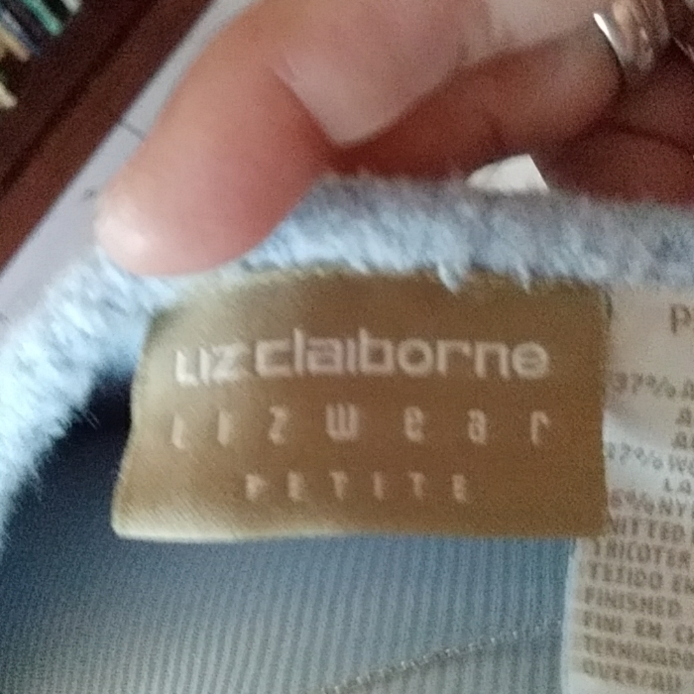 HUGE SALE! Liz Claiborne lizwear petite sweater - Picture 4 of 8